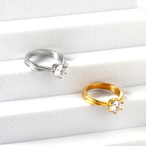 Anel de noivado e casamento elegante com strass